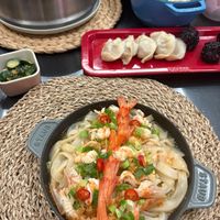 可能是食物和顯示的文字是「 STAVE STAUB A STAUS 」的圖像