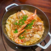 可能是麵、拉麵、火鍋和西班牙大鍋飯的圖像
