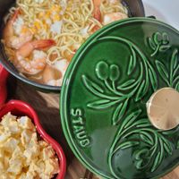 可能是炒麵、義大利麵、拉麵和顯示的文字是「 ፖሎ SUASS Olive. Olive.CF E 」的圖像