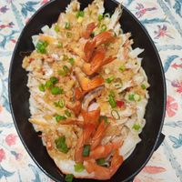 可能是西班牙大鍋飯和蝦的圖像