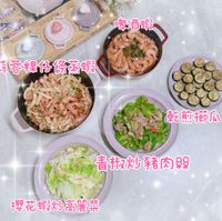 可能是‎豆腐和‎顯示的文字是「 ‎ولاشة GDVR 啤酒蝦 蒜蓉裸仔條蒸蝦 蒜容粿 COULS 乾煎播瓜 青椒炒豬肉照 櫻花蝦炒高麗燕‎」‎‎ 的圖像