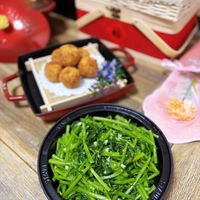 可能是豆腐、炸丸子和文字的圖像