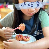 可能是蘋果和顯示的文字是「小吃貨 貨 小吃 小」的圖像