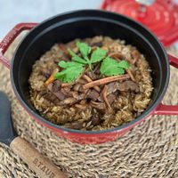 可能是香菇、燉小牛膝、炒飯和西班牙大鍋飯的圖像