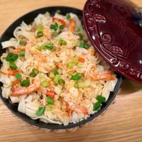 可能是義大利麵、拉麵、炒飯、炒麵和麵的圖像