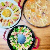 可能是火鍋、生魚片和豆腐的圖像