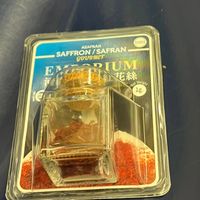 可能是顯示的文字是「 AZAFRAN SAFRAN. SAFFRON SAFFRON/SAFRAN /S GOURMET EMPORIUM E E PIUM 花絲 Met Weight lg. 白」的圖像