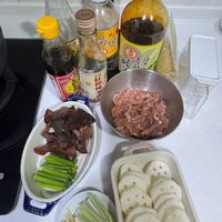可能是麵和文字的圖像