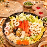 可能是生魚片、火鍋和豆腐的圖像