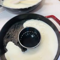 可能是蛋糕和起司火鍋的圖像