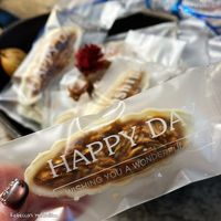 可能是巴布卡麵包和顯示的文字是「 SAPPYD HAPPY A GAPPY FULTIME WISHINGYOUAWO WO WISHING YOU Rebecca's RebeccasHedorisoa Hedonison 」的圖像