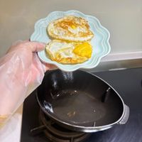 可能是水波蛋、蛋黃和鬆餅機的圖像