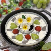 可能是甜點、粥、起司火鍋、龍眼和文字的圖像