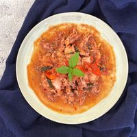 可能是顯示的文字是「 STAUB 」的圖像