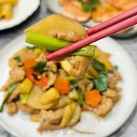 可能是豆腐和炒麵的圖像