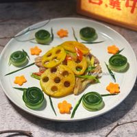 可能是顯示的文字是「營業 RebeccasHedonison Hedonism Rebeccas 」的圖像