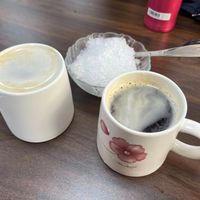可能是咖啡杯和咖啡的圖像