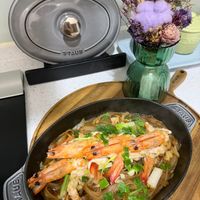 可能是麵和顯示的文字是「 ኢመከአብያ STAUB STAUO) STAUB STAUB 星」的圖像