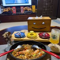 可能是義大利麵、火鍋、麵、炒麵、豆腐、拉麵和文字的圖像