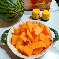 可能是西瓜、龍眼和顯示的文字是「 lychee 」的圖像