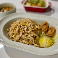 可能是義大利麵、拉麵、炒麵和麵的圖像