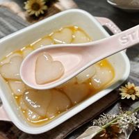 可能是甜點、木湯匙、粥和龍眼的圖像