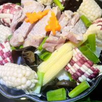 可能是火鍋、豆腐和拉麵的圖像
