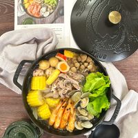 可能是火鍋、西班牙大鍋飯和文字的圖像