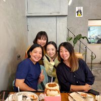 可能是一或多人和顯示的文字是「 0国 00 ၂၀ 다 」的圖像