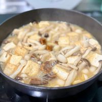 可能是豆腐、香菇和火鍋的圖像