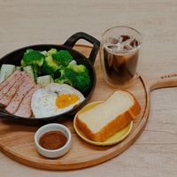 可能是顯示的文字是「 STAUB STAUB 」的圖像