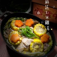 可能是粥、火鍋、豆腐、拉麵和顯示的文字是「蔬 鮮 我 +さ 玉 米 雞 湯 易」的圖像