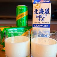可能是飲料和顯示的文字是「賞味期限 （開封前） ይይዘሪ Ytsaó 08 Sota Schvepe 北海道 西館3.7 牛乳 電温用牛乳成分無調整 種類別牛乳 牛乳 成分無調整 種類別 生乳100%使用 δoйa minican mini can 」的圖像