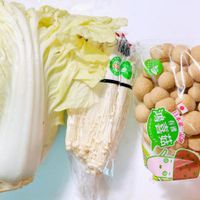 可能是豆腐、香菇和顯示的文字是「 K オクトのプナ 鴻喜菇 鴻喜菇 日本第 日本第一品牌 第 有機 丼 品牌 o 」的圖像