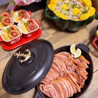 可能是火鍋、肉排和文字的圖像