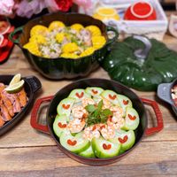 可能是生魚片、煙燻鮭魚和文字的圖像