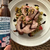 可能是顯示的文字是「 SmAUe CREMA A BASE DE VINAGRE ALSÁMICO MÓDENA liña tu Dia 」的圖像