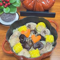 可能是香菇、火鍋和文字的圖像