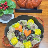 可能是豆煮玉米、玉米和顯示的文字是「 STAVE 」的圖像