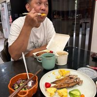 可能是肉排和拉麵的圖像