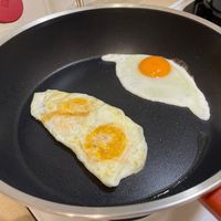 可能是蛋黃和水波蛋的圖像