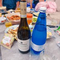 可能是葡萄酒和文字的圖像
