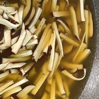 可能是義大利麵、香菇和蘑菇的圖像