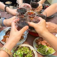 可能是飲料和火鍋的圖像