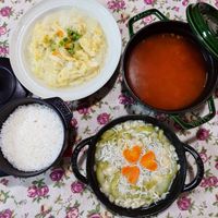 可能是麵、粥、水波蛋、豆腐和牧羊人派的圖像