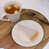 可能是半圓形餡餅和戚風蛋糕的圖像