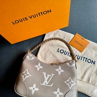 可能是顯示的文字是「 VUITTON υιΟΝ LOUIS LOUIS LOUIS V VUITTON LOUIS UITTON VL 」的圖像