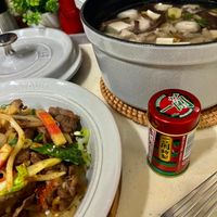 可能是火鍋、拉麵和文字的圖像