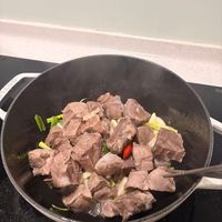 可能是快炒和燉小牛膝的圖像