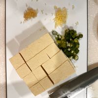 可能是豆腐和顯示的文字是「 ጻ 」的圖像